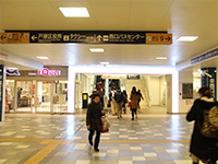 戸塚駅地下改札から西口へ